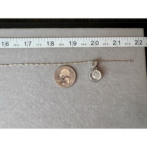 NEW - Exquisite AU750 Jaguar Moissanite Pendant + Chain - Picture 4 of 12